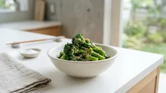 1〜2分でシャキッと仕上がる。アレッタの柚子胡椒入り胡麻和え(めんつゆで簡単)