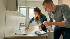 洗面台の黄ばみが落ちない原因はこれ 石けんカスと水あかを正しく分解する掃除術